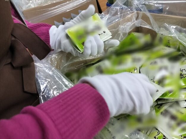 【就労継続支援B型事業所☆トライ西明石】 軽作業の様子をご紹介(*^^*)  ～ふりかけ作業の巻～